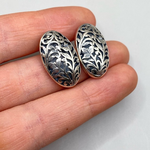 Vintage Floral Filigree Oval Post Earrings - Picture 2 of 7